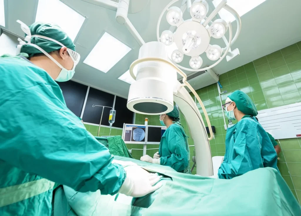 보험금청구 전 반드시 확인할 것을 차분히 검토하는 한국 상담 환경