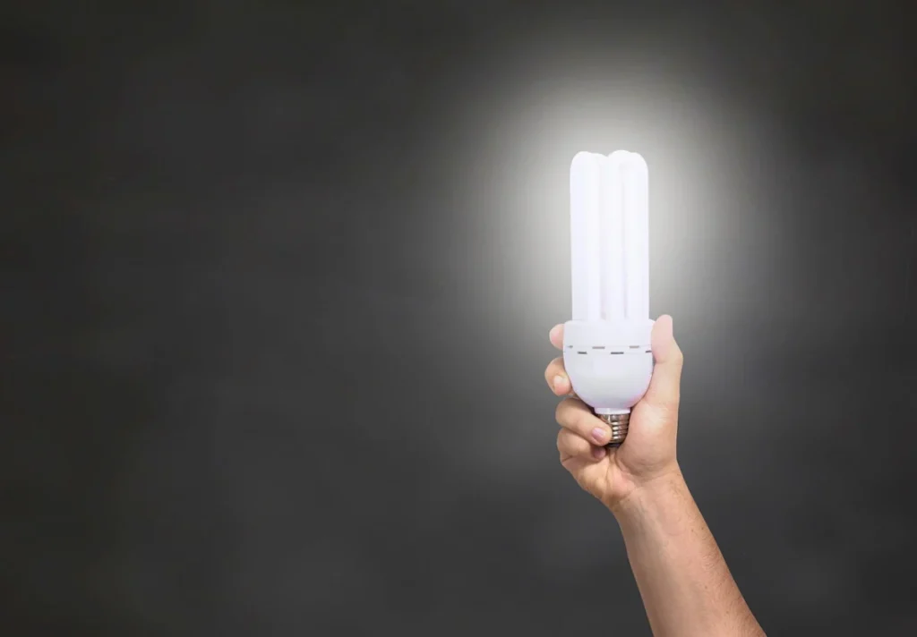 견적서와 약관에서 반드시 찾아야 할 항목(체크리스트)을 차분히 검토하는 한국 상담 환경