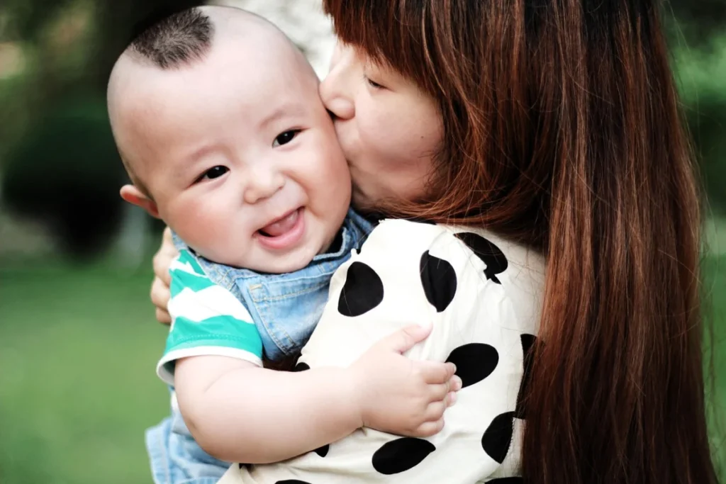 태아보험100세만기 상담 전 확인할 보험 정보 관련 상담 장면